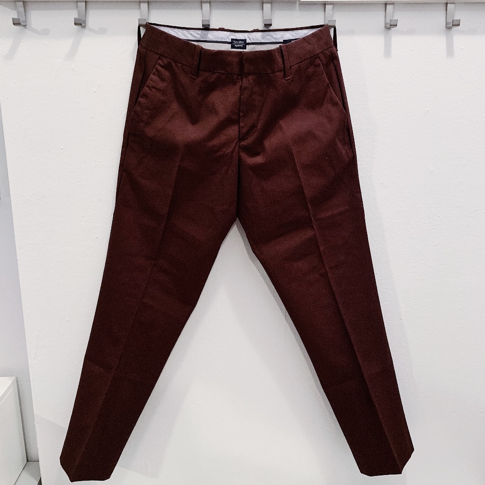 Mens Gap Slim Fit Khakis - Size 31x30 (EUC)